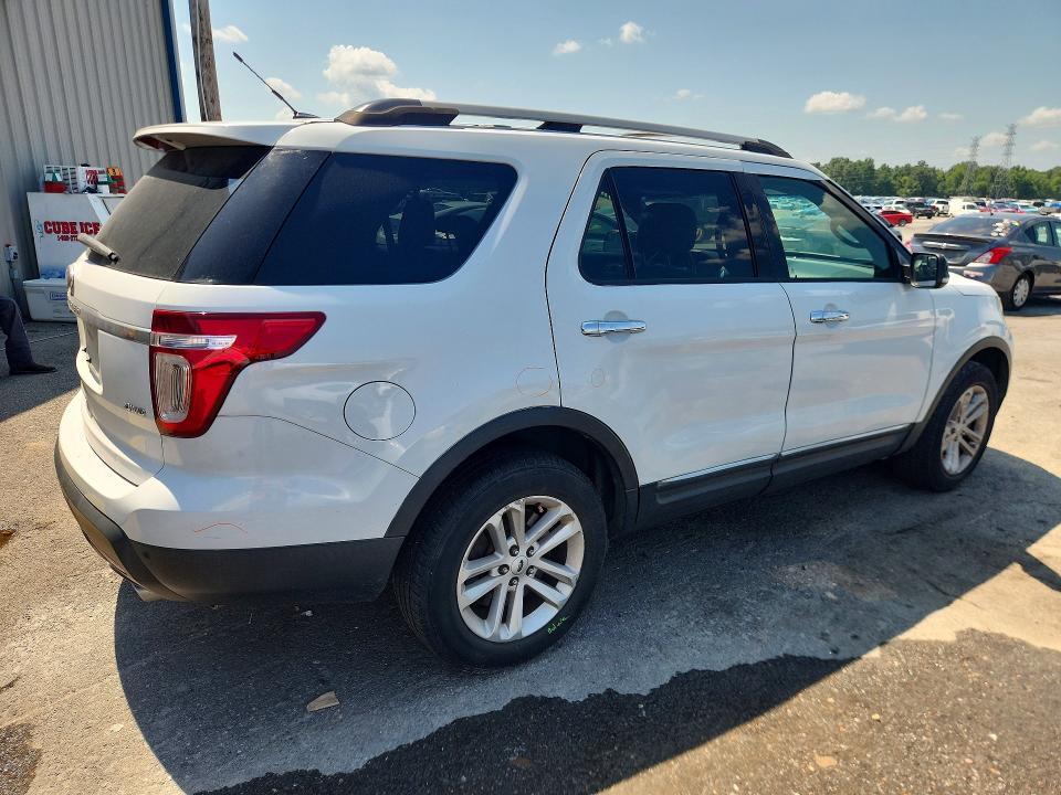2015 FORD EXPLORER XLT — Фото 3 из 13