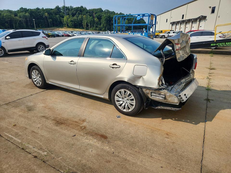 2014 TOYOTA CAMRY LE — Фото 2 из 12