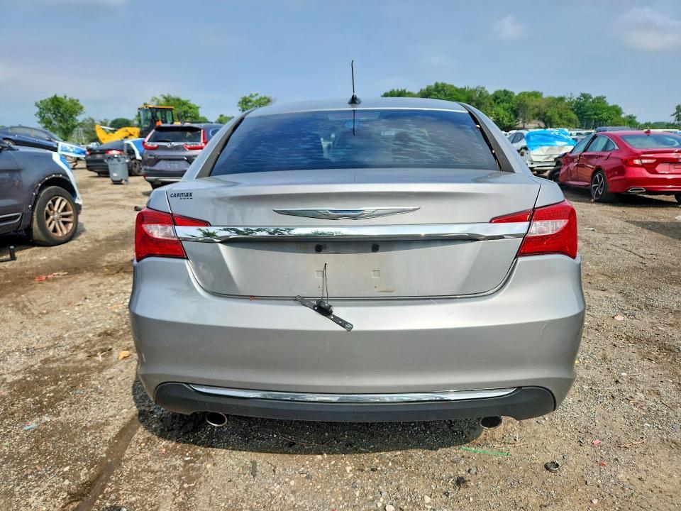 2013 CHRYSLER 200 LIMITED — Фото 6 из 12