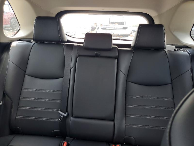 2025 TOYOTA RAV4 XLE PREMIUM — Фото 10 из 13