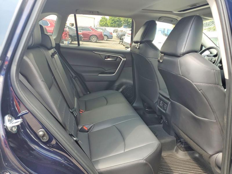 2025 TOYOTA RAV4 XLE PREMIUM — Фото 11 из 13