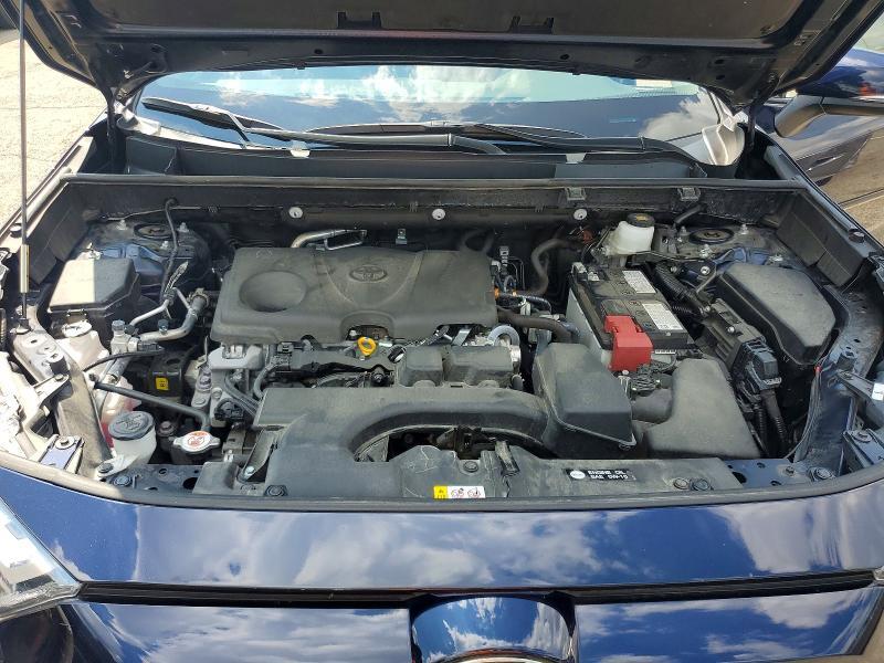 2025 TOYOTA RAV4 XLE PREMIUM — Фото 12 из 13