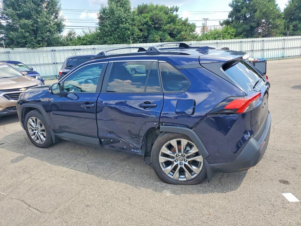 2025 TOYOTA RAV4 XLE PREMIUM — Фото 2 из 13