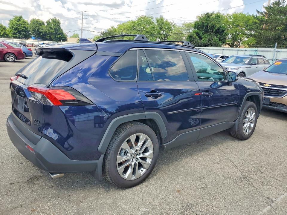 2025 TOYOTA RAV4 XLE PREMIUM — Фото 3 из 13