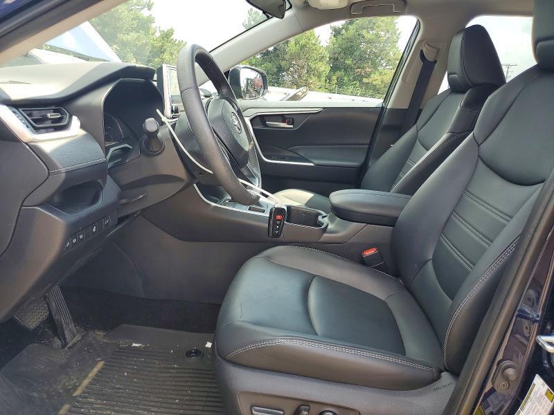2025 TOYOTA RAV4 XLE PREMIUM — Фото 7 из 13