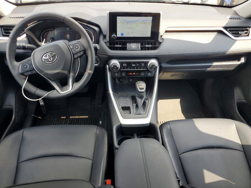 2025 TOYOTA RAV4 XLE PREMIUM — Фото 8 из 13