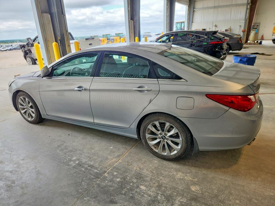 5NPEC4AC2CH424526 2012 HYUNDAI SONATA photo no. 2