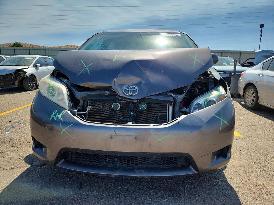 2016 TOYOTA SIENNA LE — Фото 5 из 13