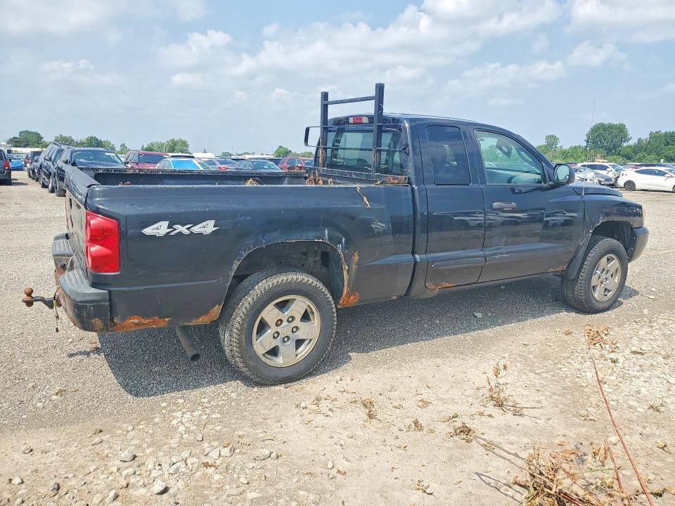 2005 DODGE DAKOTA SLT — Фото 3 из 12