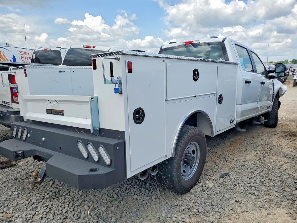 2026 FORD F350 SUPER DUTY — Фото 3 из 12