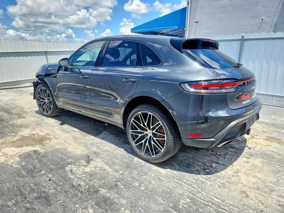 2026 PORSCHE MACAN BASE — Фото 2 из 12