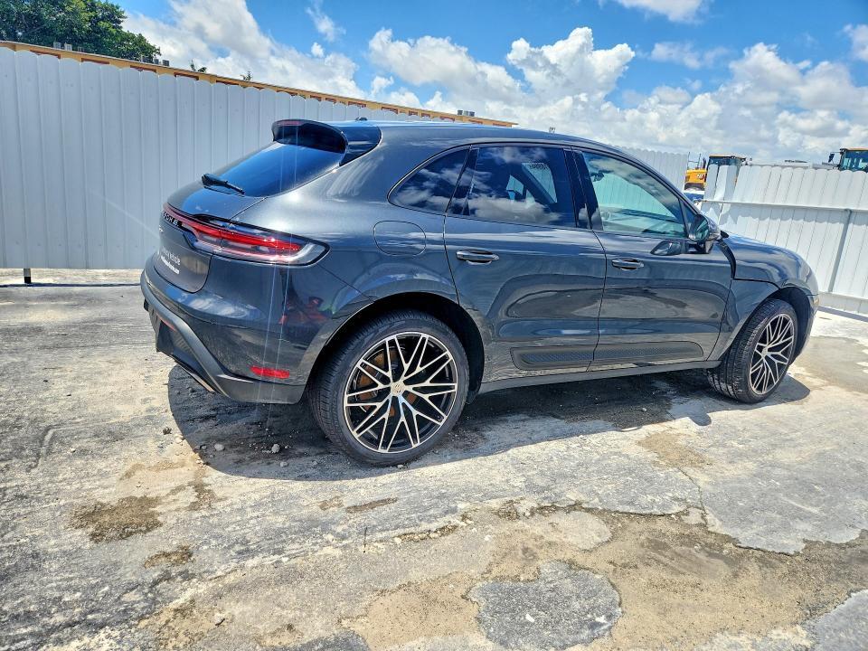 2026 PORSCHE MACAN BASE — Фото 3 из 12