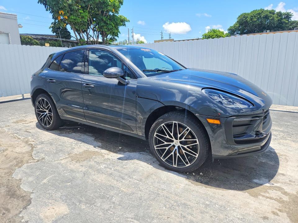 2026 PORSCHE MACAN BASE — Фото 4 из 12