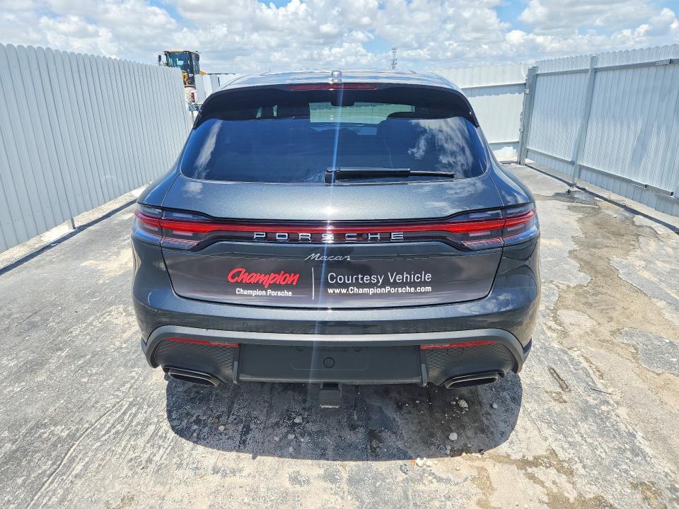 2026 PORSCHE MACAN BASE — Фото 6 из 12