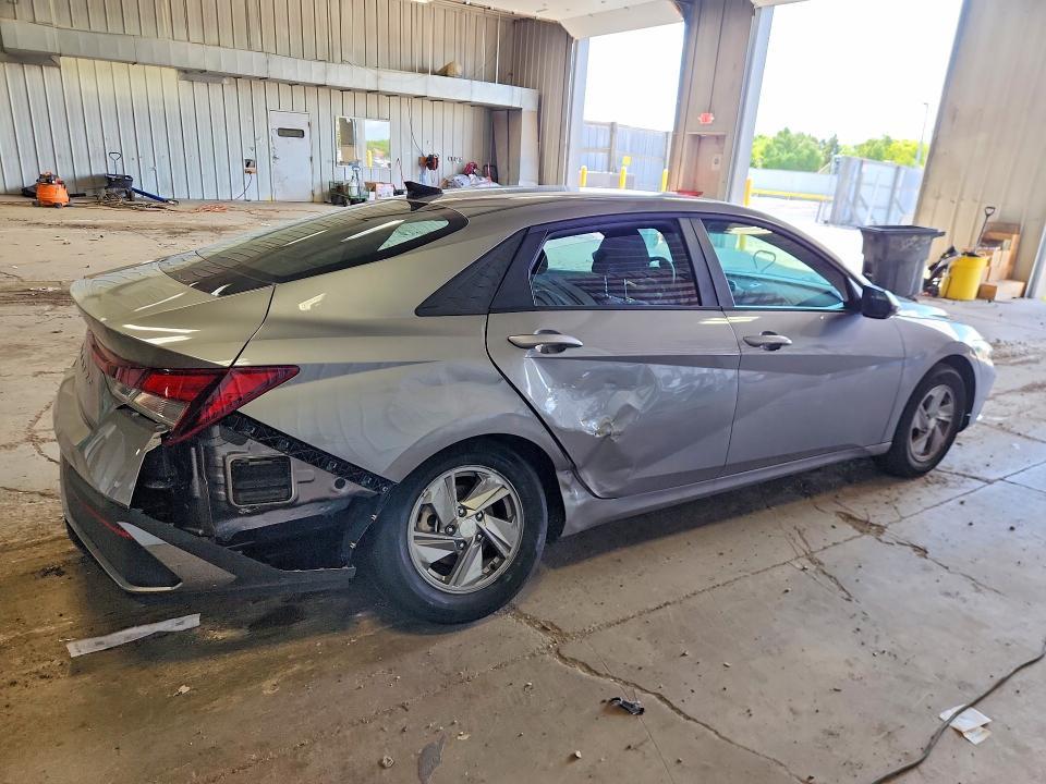 2025 HYUNDAI ELANTRA SE — Фото 3 из 12