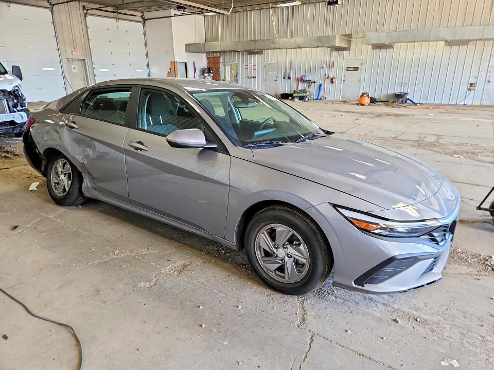 2025 HYUNDAI ELANTRA SE — Фото 4 из 12