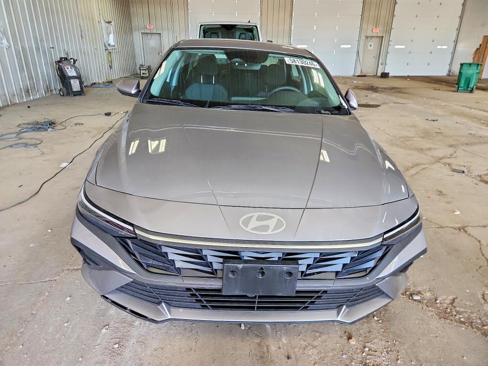 2025 HYUNDAI ELANTRA SE — Фото 5 из 12