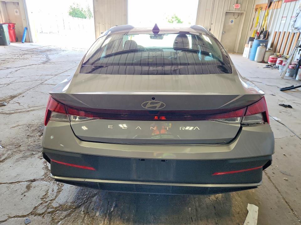 2025 HYUNDAI ELANTRA SE — Фото 6 из 12