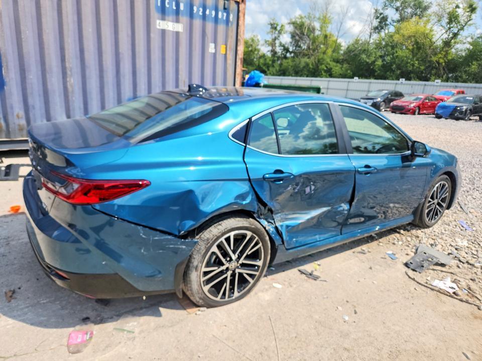 2025 TOYOTA CAMRY XLE — Фото 3 из 12