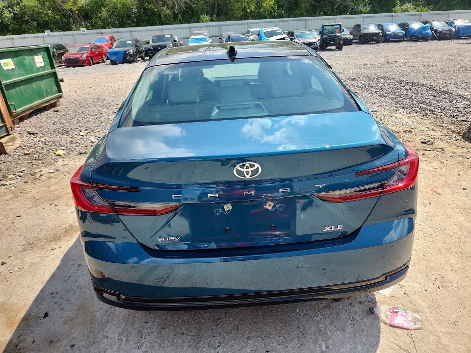 2025 TOYOTA CAMRY XLE — Фото 6 из 12