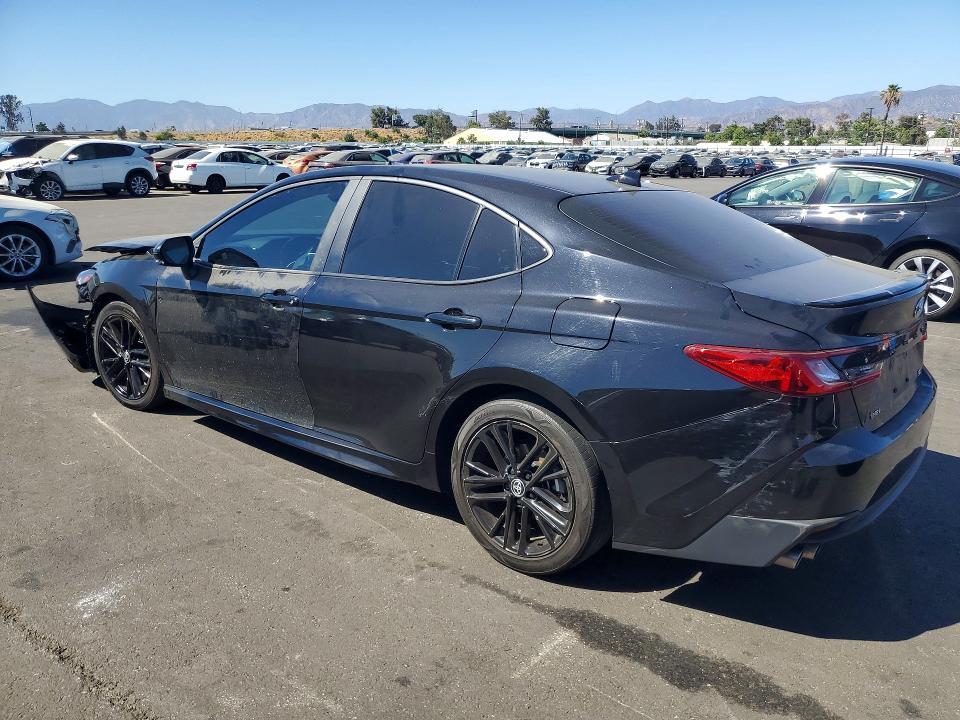 2025 TOYOTA CAMRY SE — Фото 2 из 12