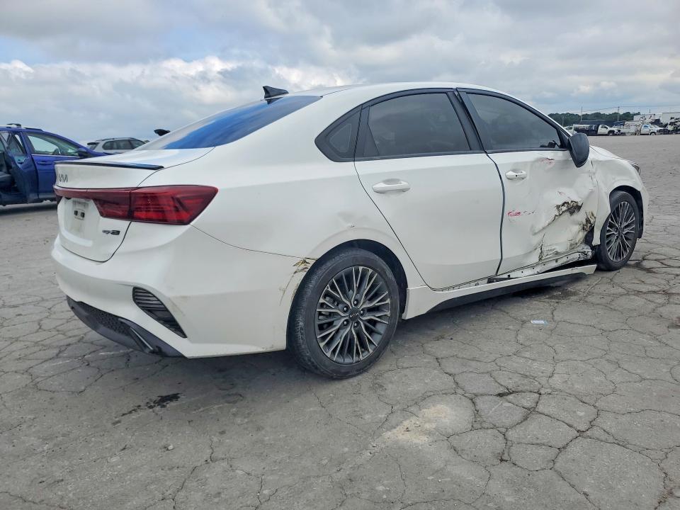 2024 KIA FORTE GT LINE — Фото 3 из 12