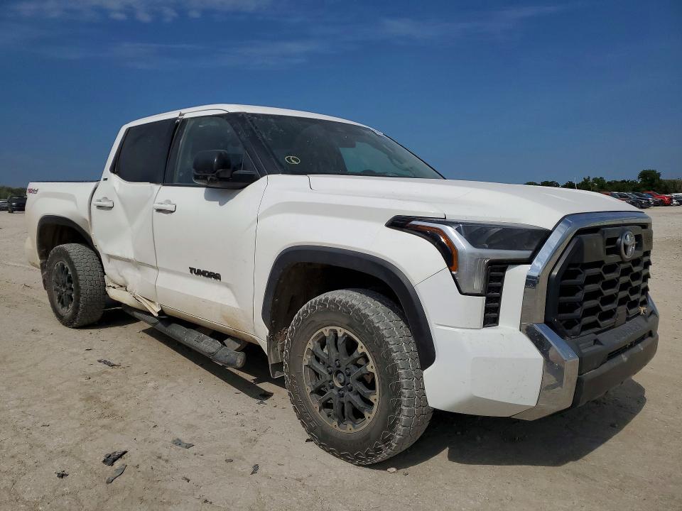 2023 TOYOTA TUNDRA SR5 — Фото 4 из 12