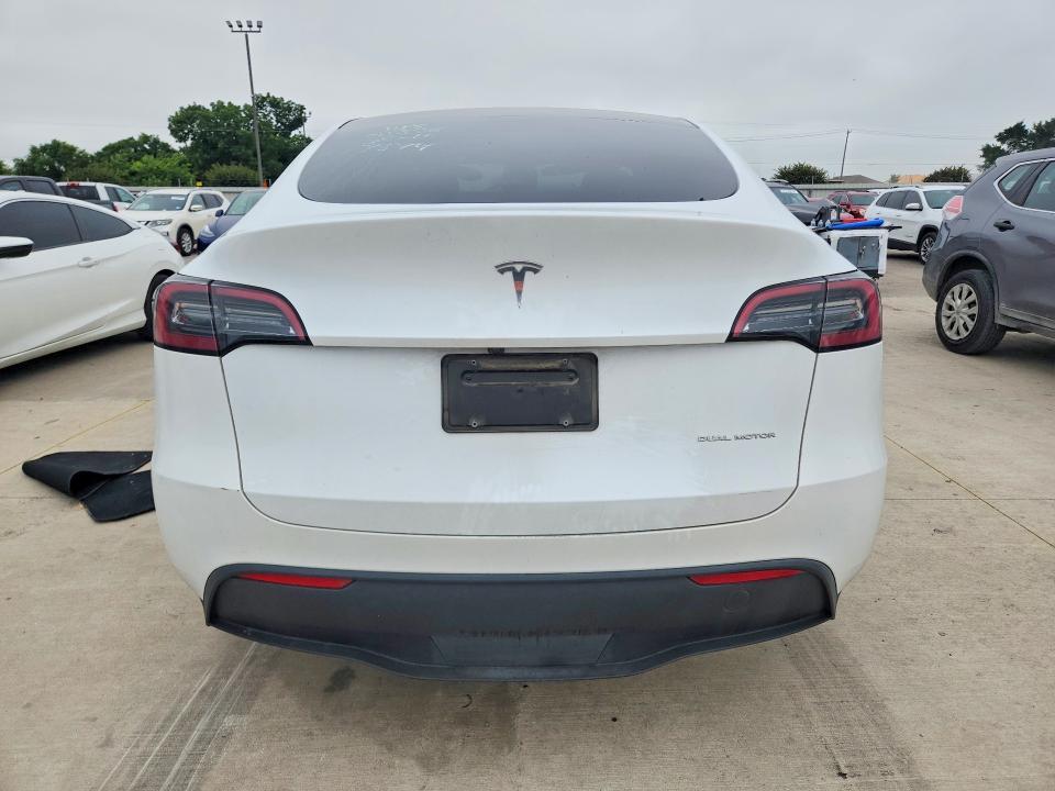 2023 TESLA MODEL Y — Фото 6 из 12