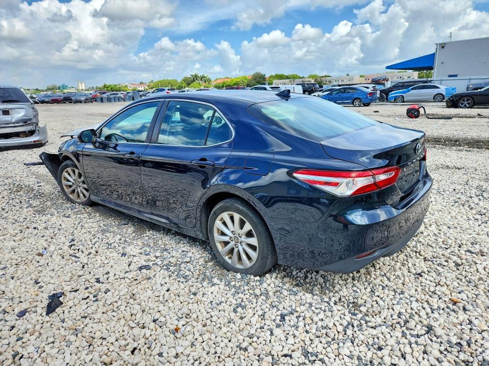 2020 TOYOTA CAMRY LE — Фото 2 из 13