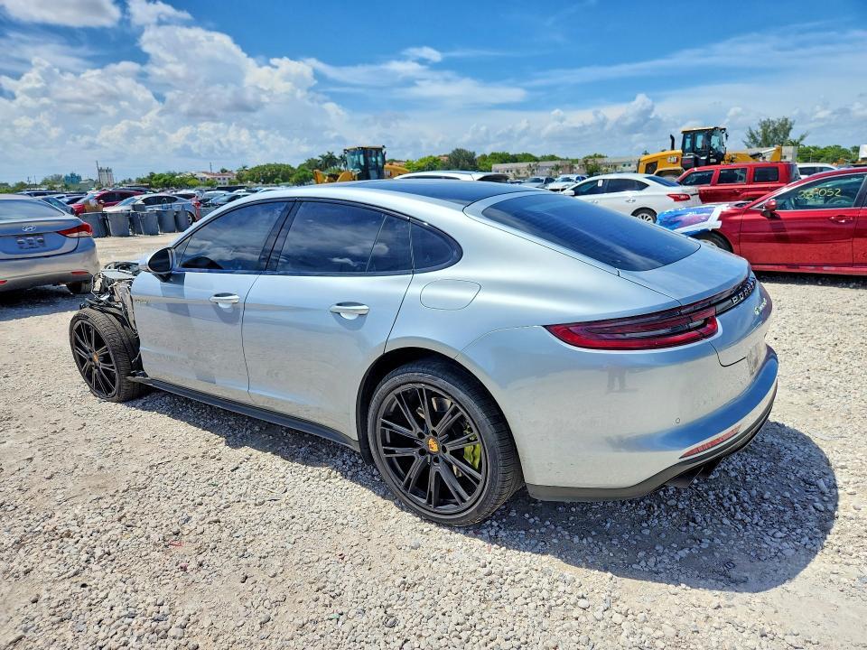 2020 PORSCHE PANAMERA 4 E-HYBRID — Фото 2 из 13