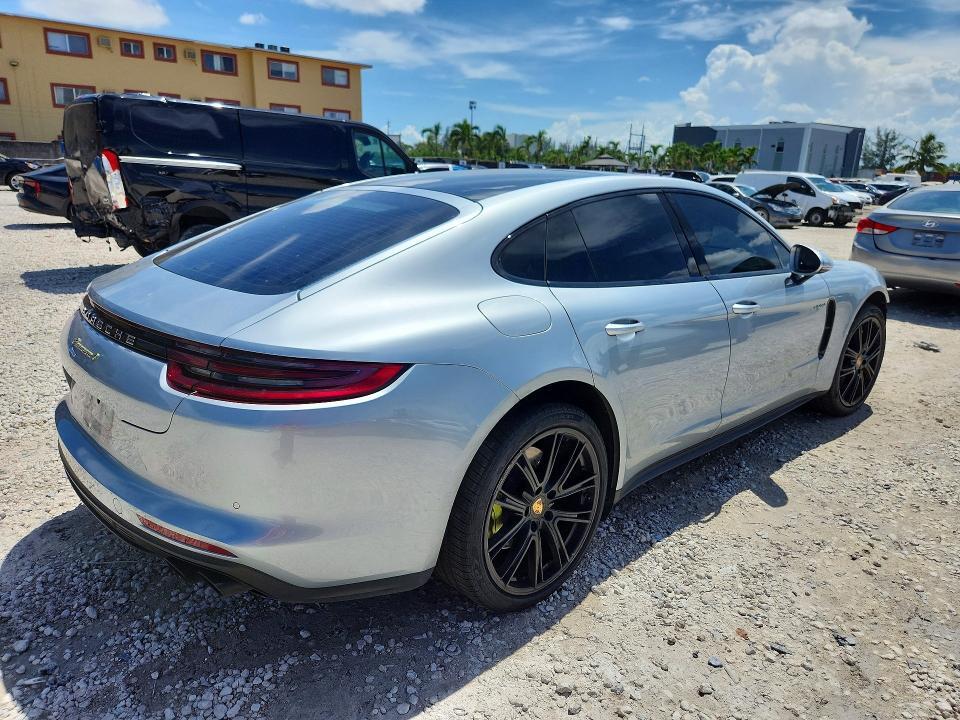 2020 PORSCHE PANAMERA 4 E-HYBRID — Фото 3 из 13