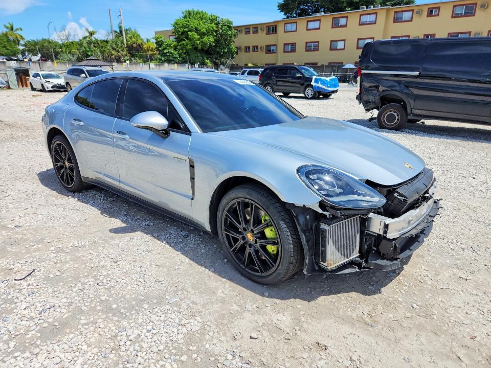 2020 PORSCHE PANAMERA 4 E-HYBRID — Фото 4 из 13