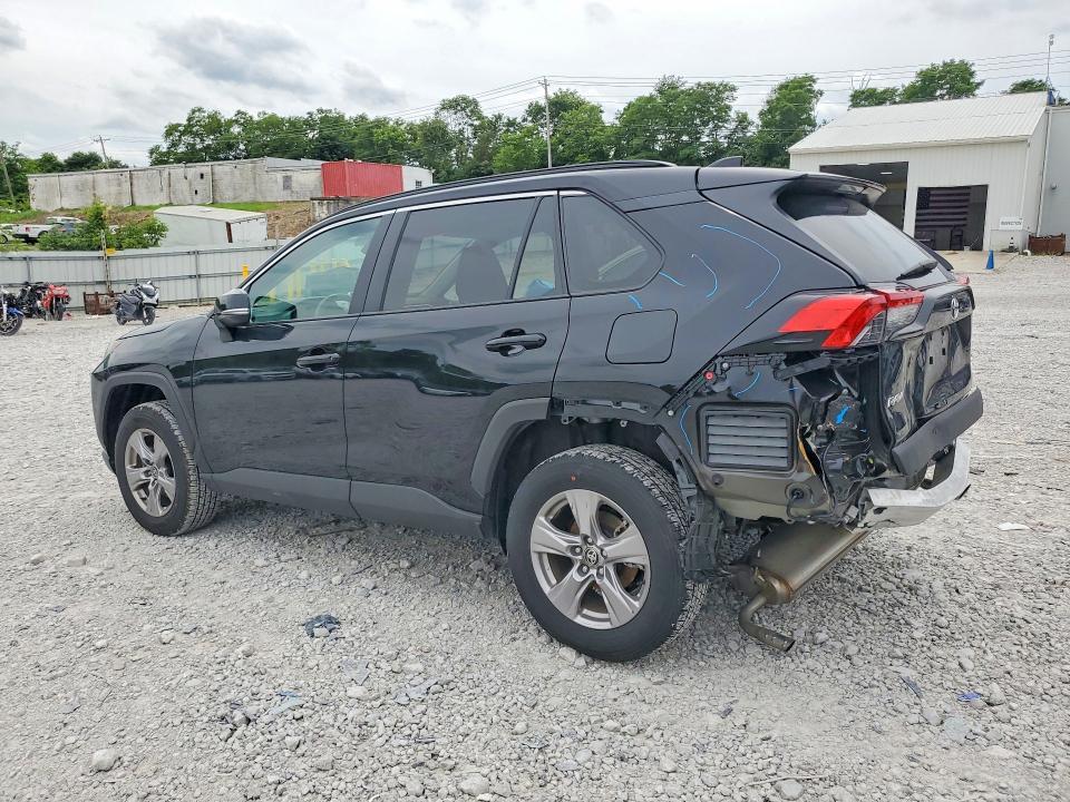 2025 TOYOTA RAV4 XLE — Фото 2 из 14