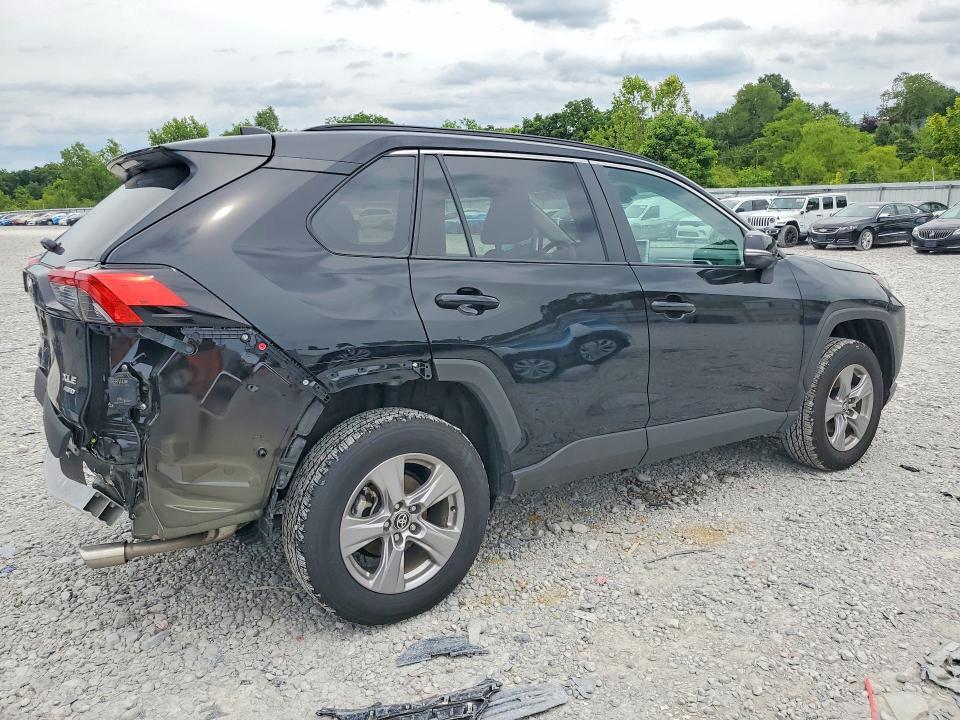 2025 TOYOTA RAV4 XLE — Фото 3 из 14