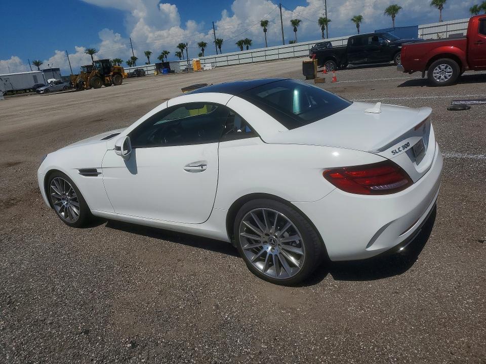 2018 MERCEDES-BENZ SLC 300 — Фото 2 из 12