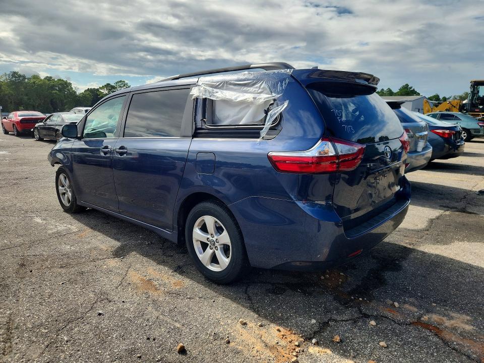 2018 TOYOTA SIENNA LE — Фото 2 из 13