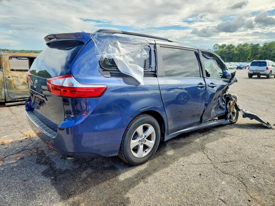 2018 TOYOTA SIENNA LE — Фото 3 из 13