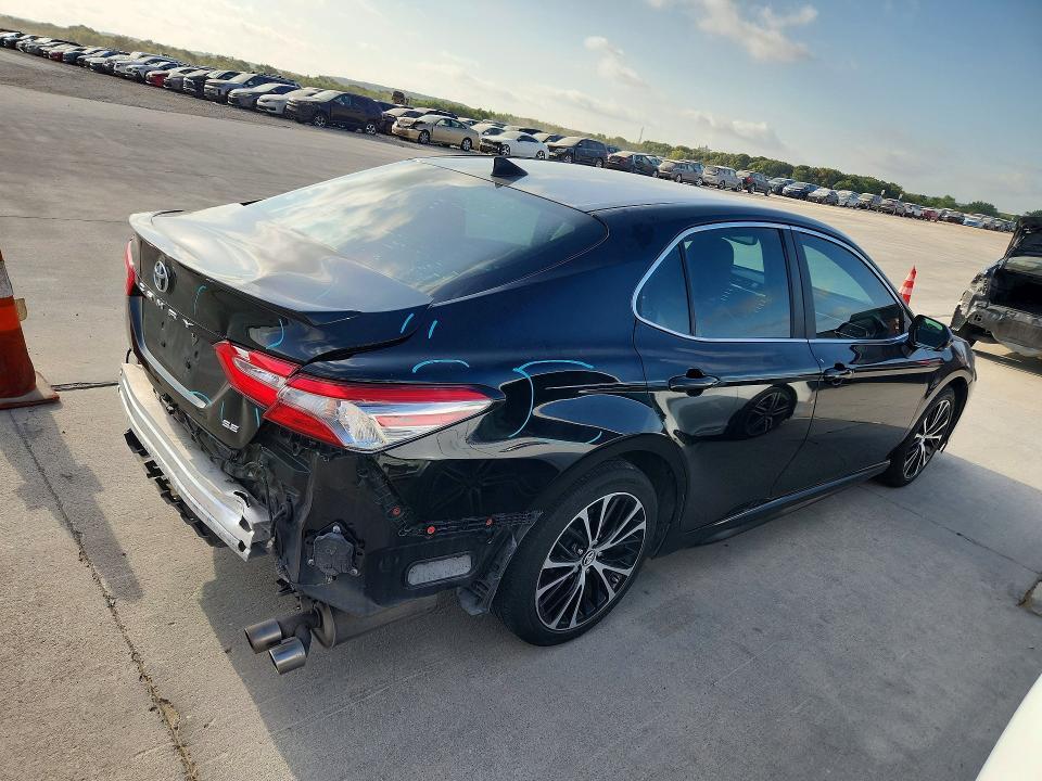 2018 TOYOTA CAMRY SE — Фото 3 из 13