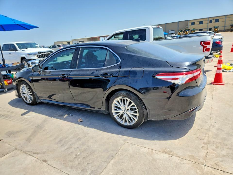 2018 TOYOTA CAMRY XLE — Фото 2 из 12