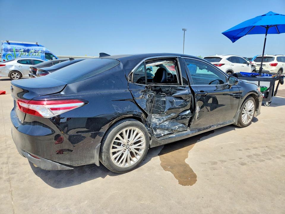 2018 TOYOTA CAMRY XLE — Фото 3 из 12