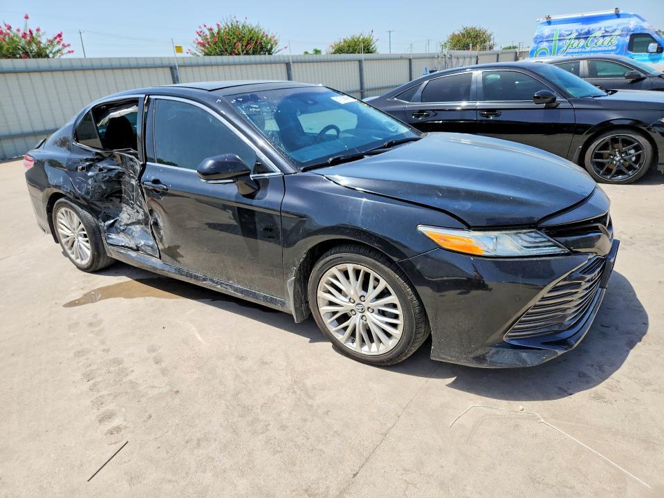2018 TOYOTA CAMRY XLE — Фото 4 из 12