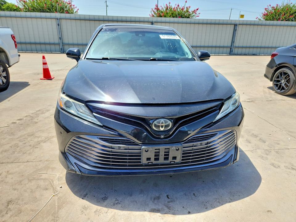 2018 TOYOTA CAMRY XLE — Фото 5 из 12
