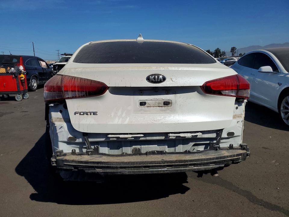 2018 KIA FORTE LX — Фото 6 из 13