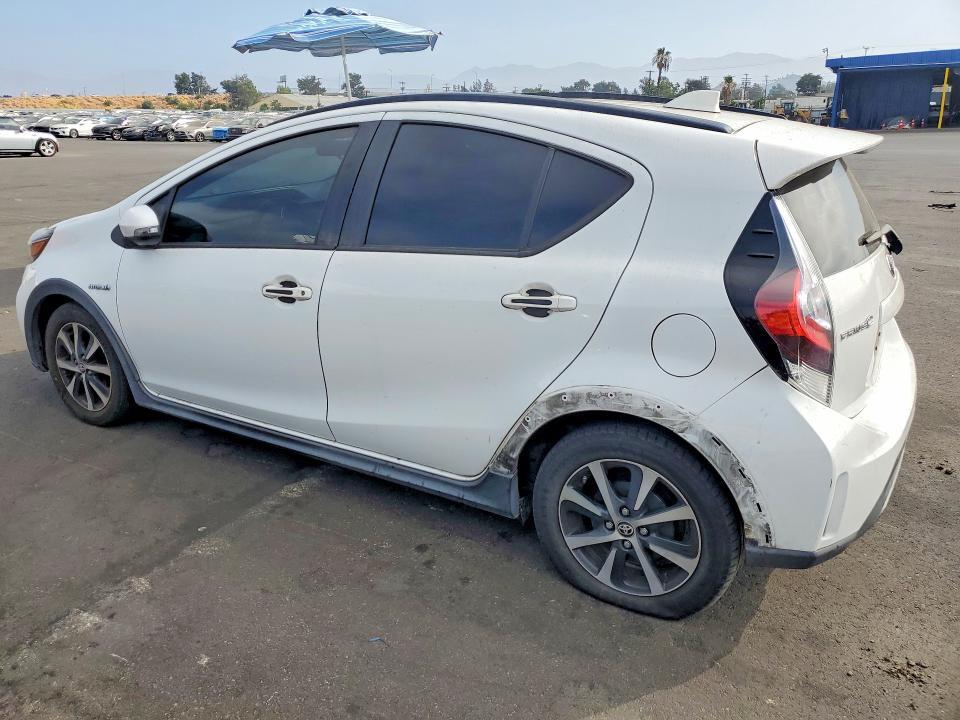 2018 TOYOTA PRIUS C TWO — Фото 2 из 12