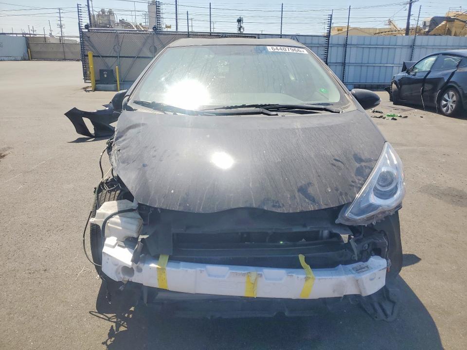 2016 TOYOTA PRIUS C TWO — Фото 5 из 13
