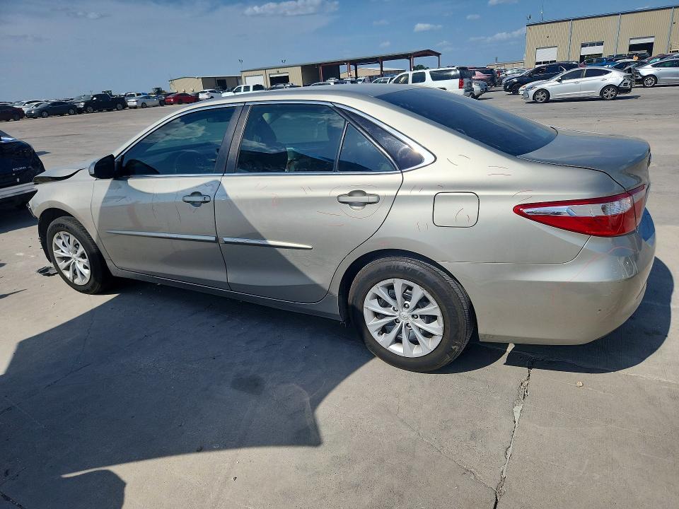 2015 TOYOTA CAMRY LE — Фото 2 из 12