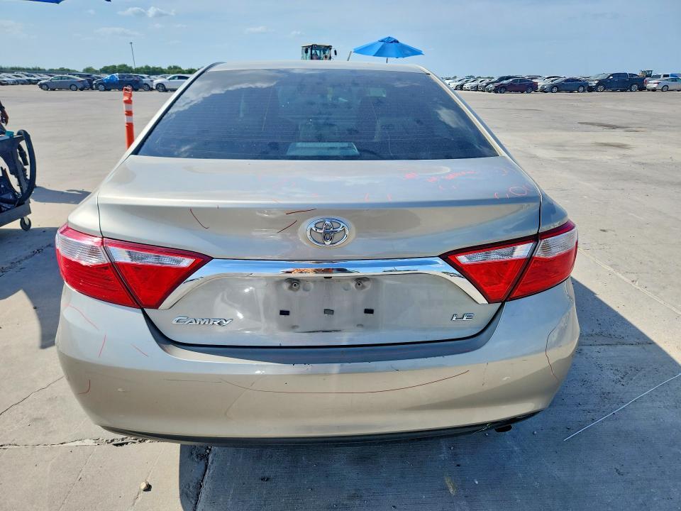 2015 TOYOTA CAMRY LE — Фото 6 из 12