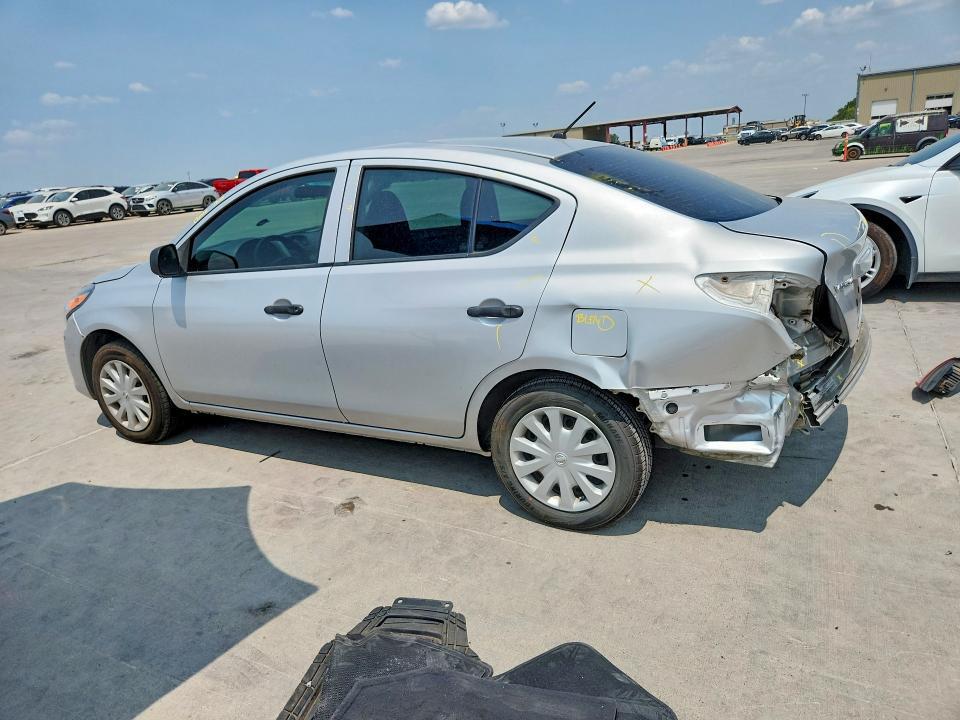 2015 NISSAN VERSA 1.6 S — Фото 2 из 12