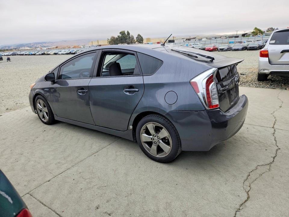 2015 TOYOTA PRIUS TWO — Фото 2 из 12