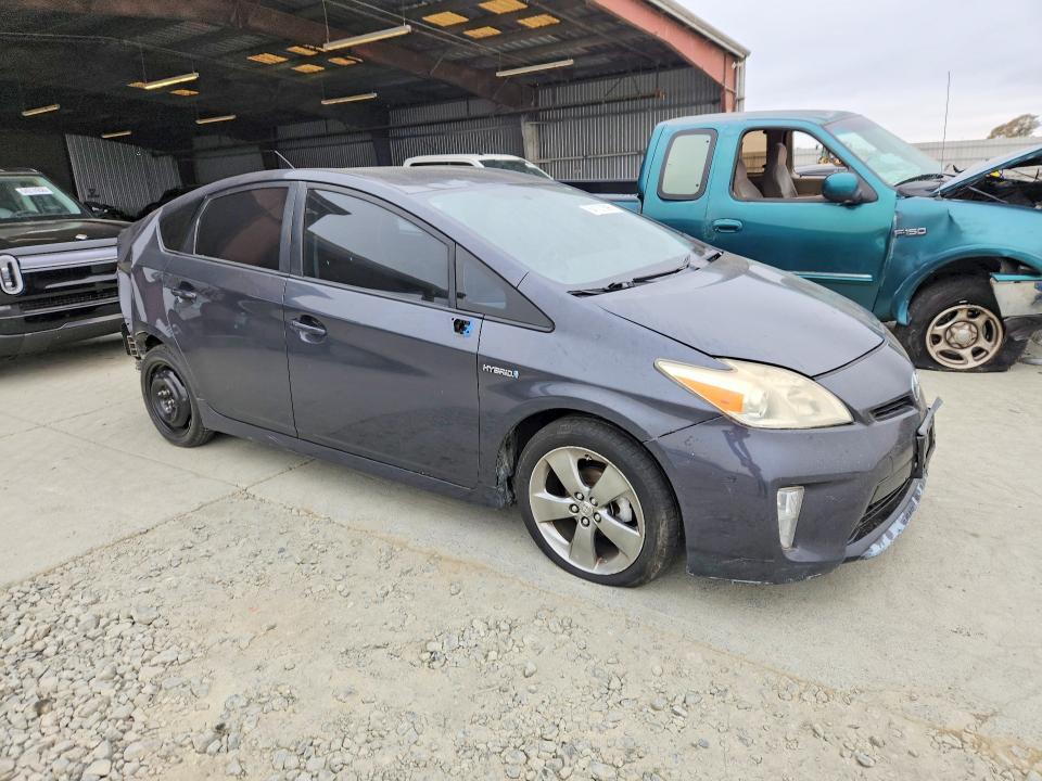 2015 TOYOTA PRIUS TWO — Фото 4 из 12